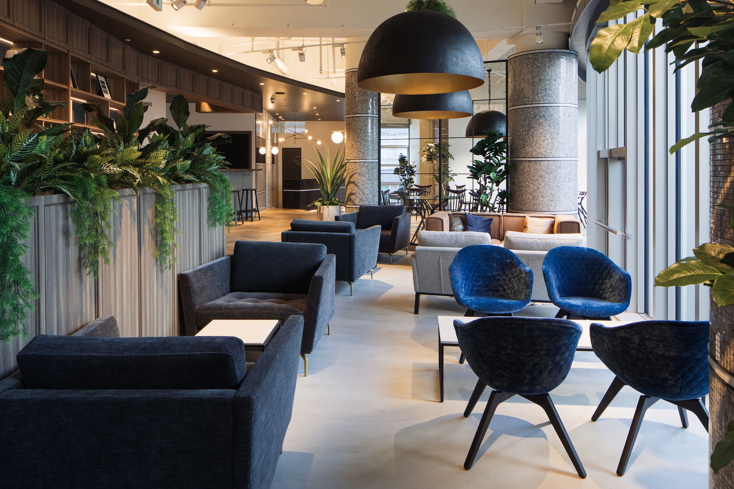 ラウンジ_個人の作業の他に、商談やお打ち合わせにご利用いただけます