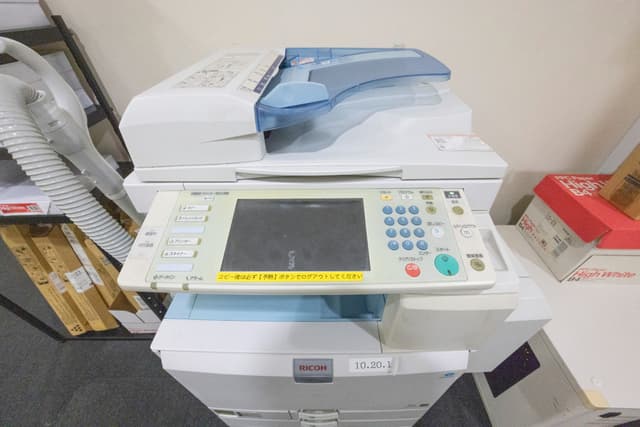 複合機_毎月白黒100枚、カラー20枚が無料で印刷できます。