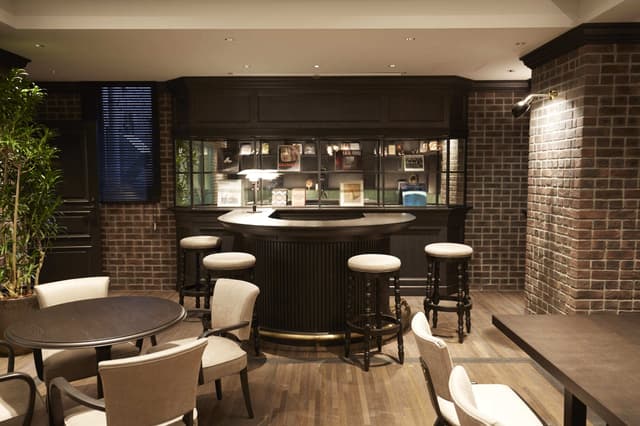 共用部_共用ラウンジは貸切利用も可能で、社内イベントやセミナーに最適です。