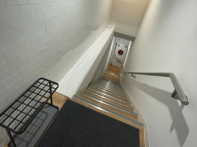 外観_オフィスはビルB1階にございます。