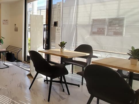 休憩スペースにもおススメ。コーヒーやランチしたくなるスペースですね