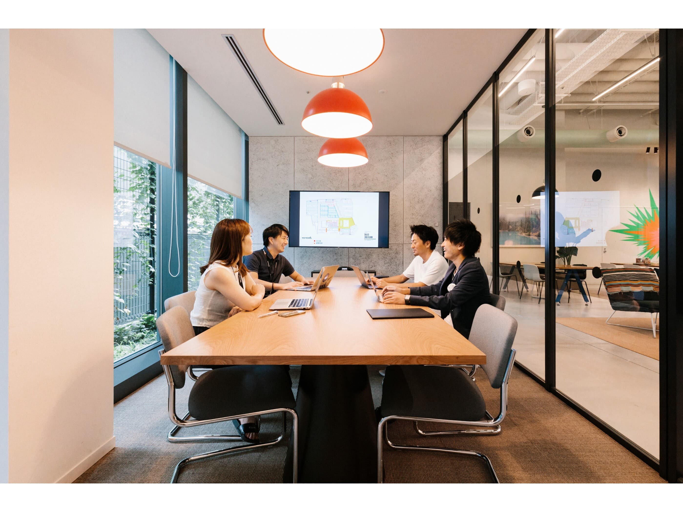 会議室。WeWork(ウィーワーク)アイスバーグには全部で9室の会議室があり、毎月一定時間まで無料で使えます。※写真はイメージです。© WeWork
