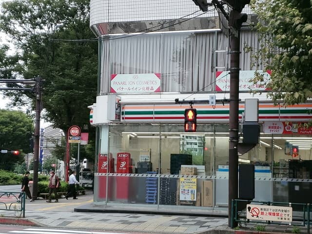 近隣のコンビニ_セブンイレブン 新宿2丁目新宿通り店 (徒歩2分)