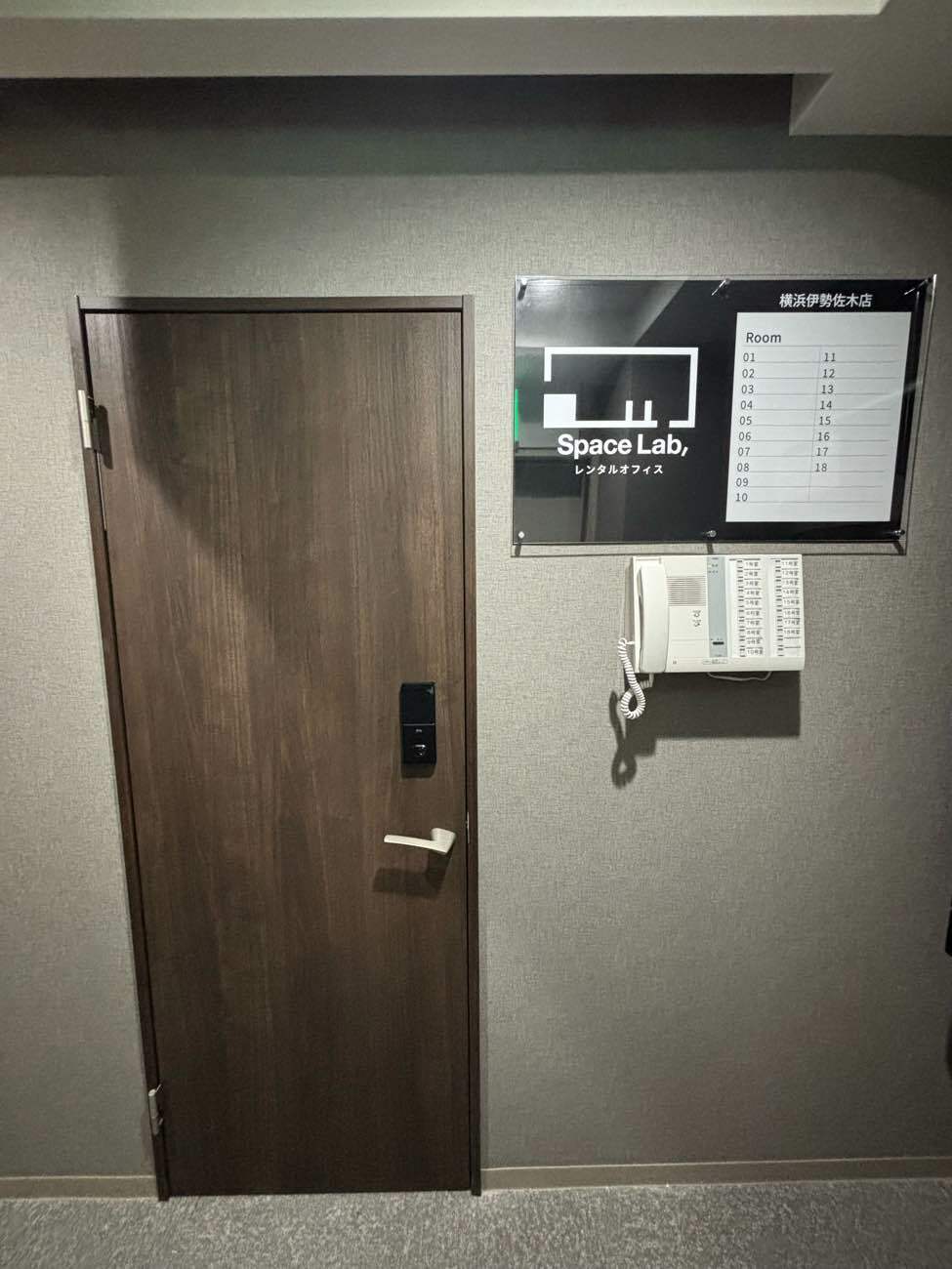 外観_オフィス入口。