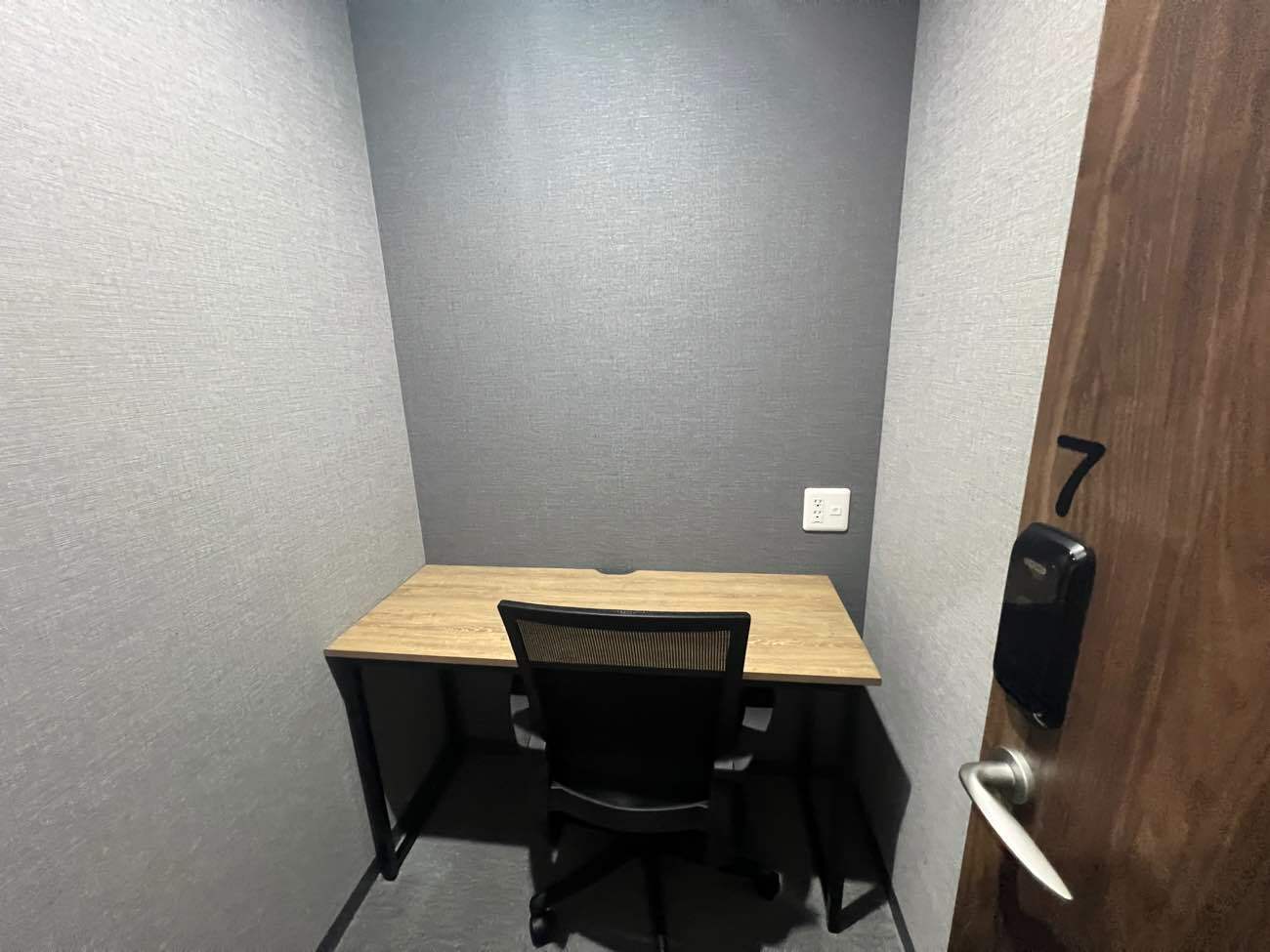 専有部_個室。追加料金なしで登記可能です。