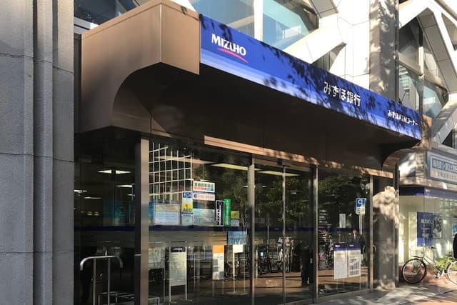近隣の銀行_みずほ銀行 福岡支店 (徒歩2分)