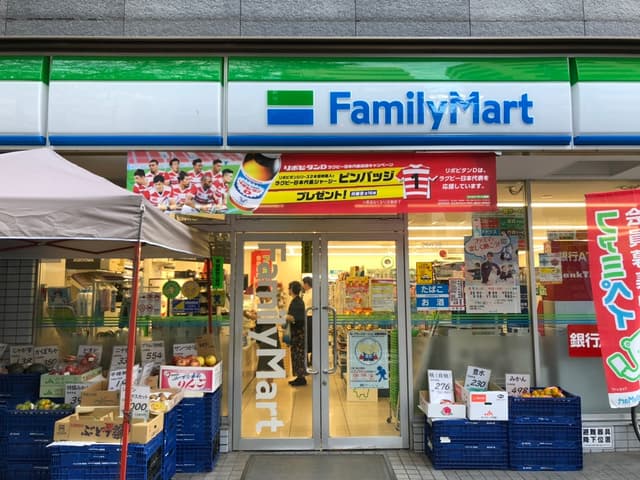 周辺のコンビニ_徒歩1分の所に、ファミリーマート中野通り店があります。