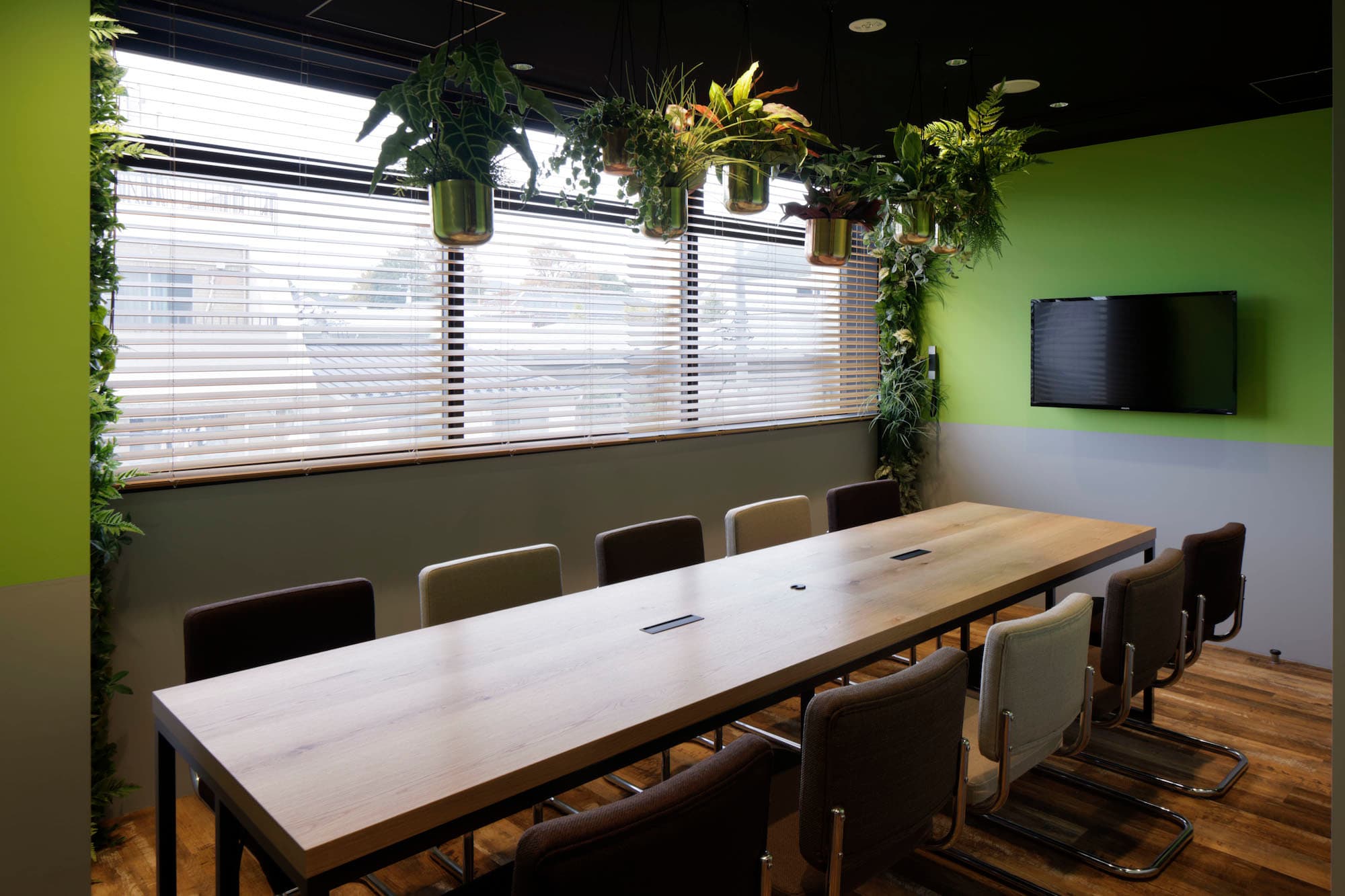 会議室_個別空調・コンセントが完備されているので快適にご利用いただけます