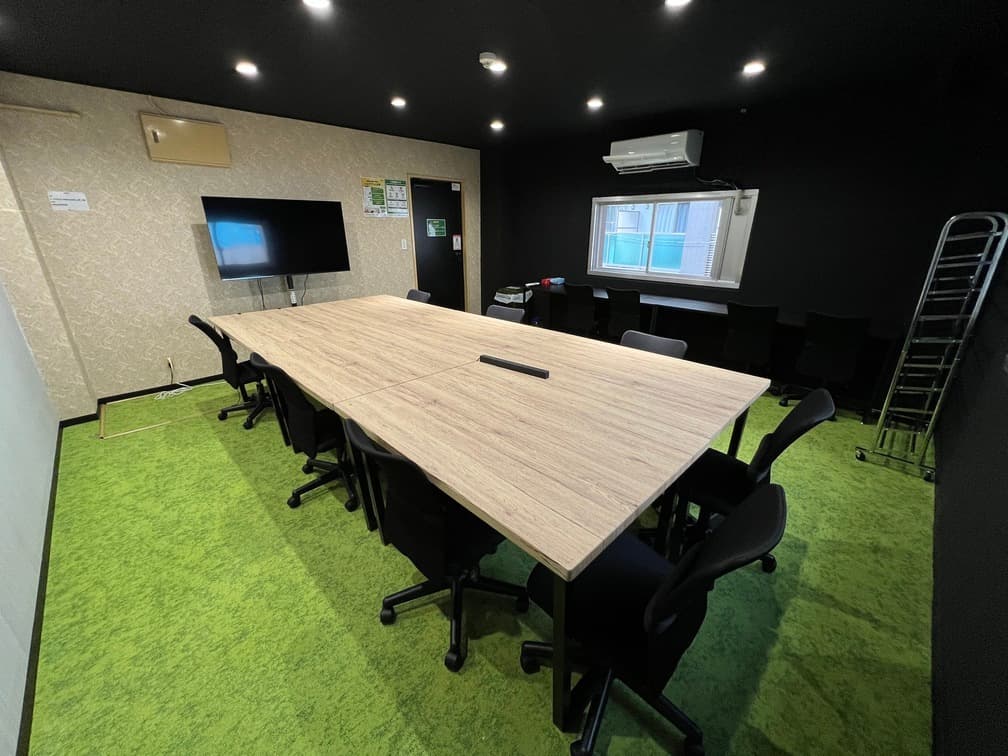 専有部_個室。8名用の家具付きのお部屋です。