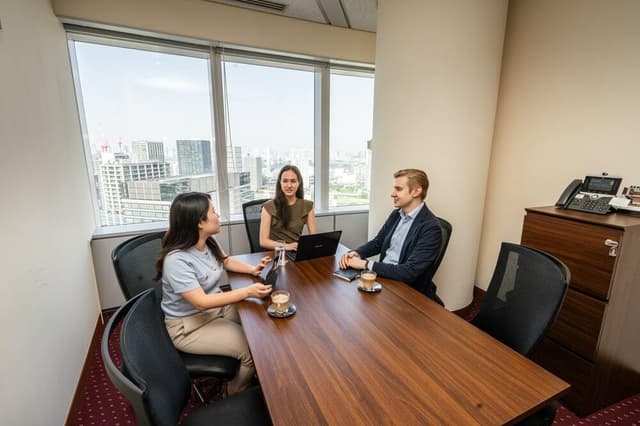 会議室_社内会議やお客様との打ち合わせ等々、様々な用途にご自由にご利用いただけます