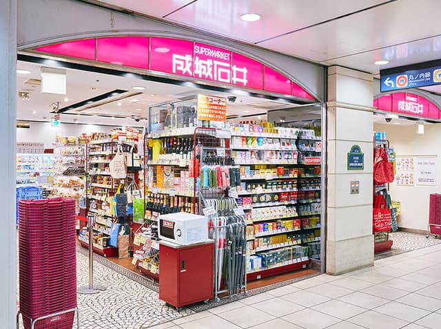 近隣のスーパーマーケット_成城石井 Echika池袋店 (徒歩2分)