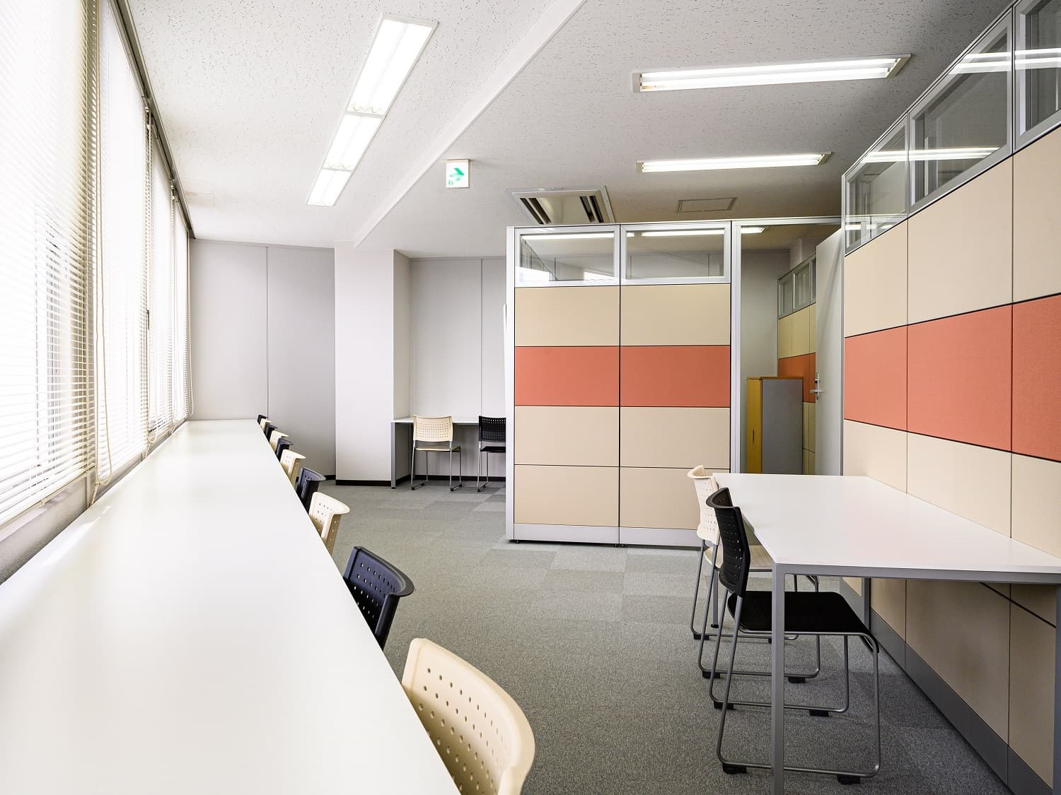 共用部_フリースペース。個人業務や資格の勉強など様々なシーンにて利用できます。