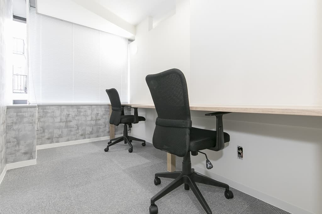 個室_清潔感のあるオフィスです。