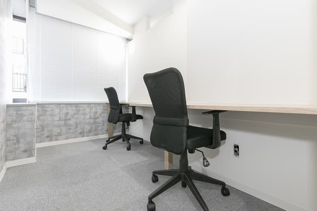 個室_清潔感のあるオフィスです。