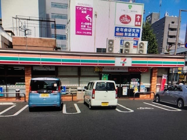 近隣のコンビニ_セブンイレブン 前橋本町1丁目店 (徒歩4分)