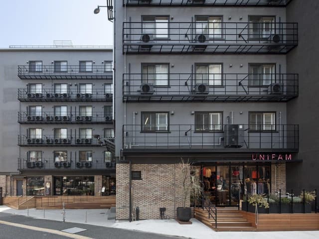 建物外観_地上6階地下1階建ての建物です。