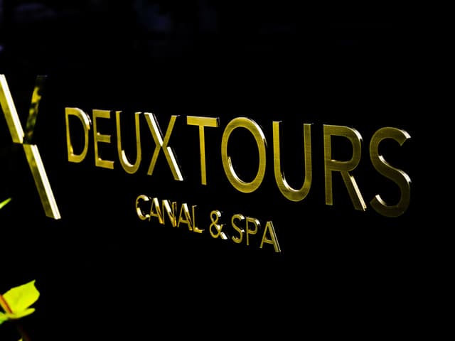 共用部_DEUX TOURS ロゴ。
