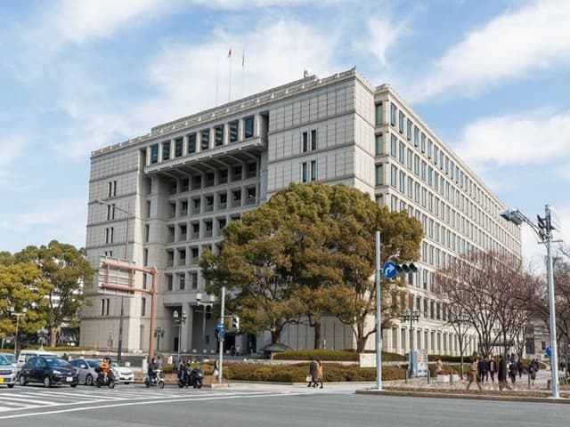 近隣の行政施設_大阪市役所(徒歩9分)