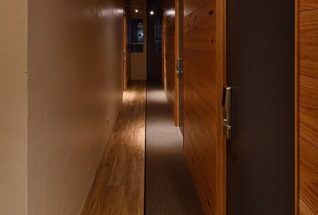 共用部_廊下です。個室、ブースへ向かう際にはこちらからどうぞ。