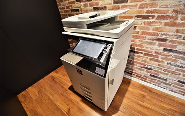 複合機_コピーやファックスを利用することができます。