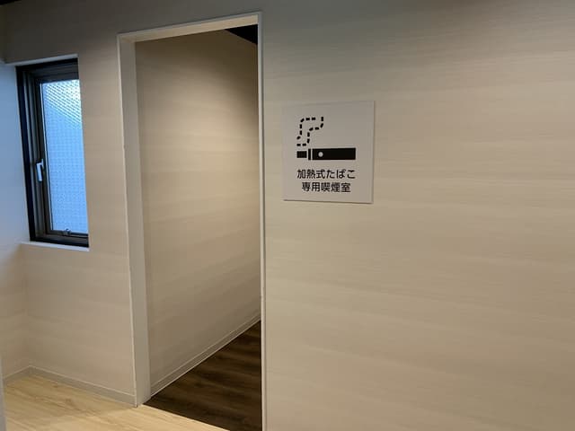 共用部_加熱式たばこ専用喫煙室。