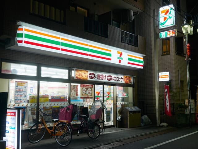 近隣のコンビニ_セブンイレブン 渋谷本町二丁目店 (徒歩2分)