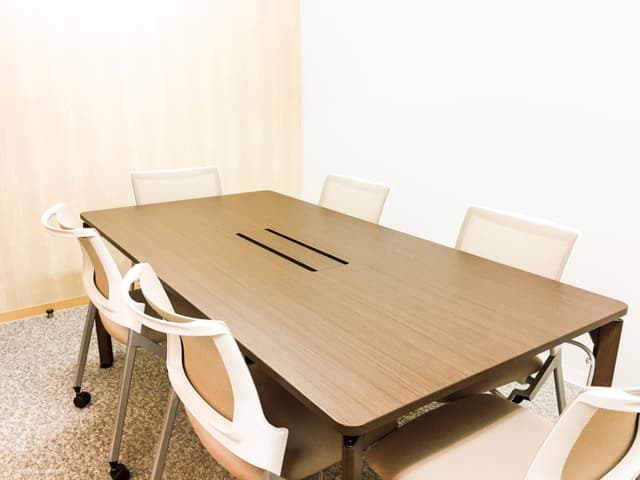 会議室_遮音性の高い造りなので安心して商談を行えます