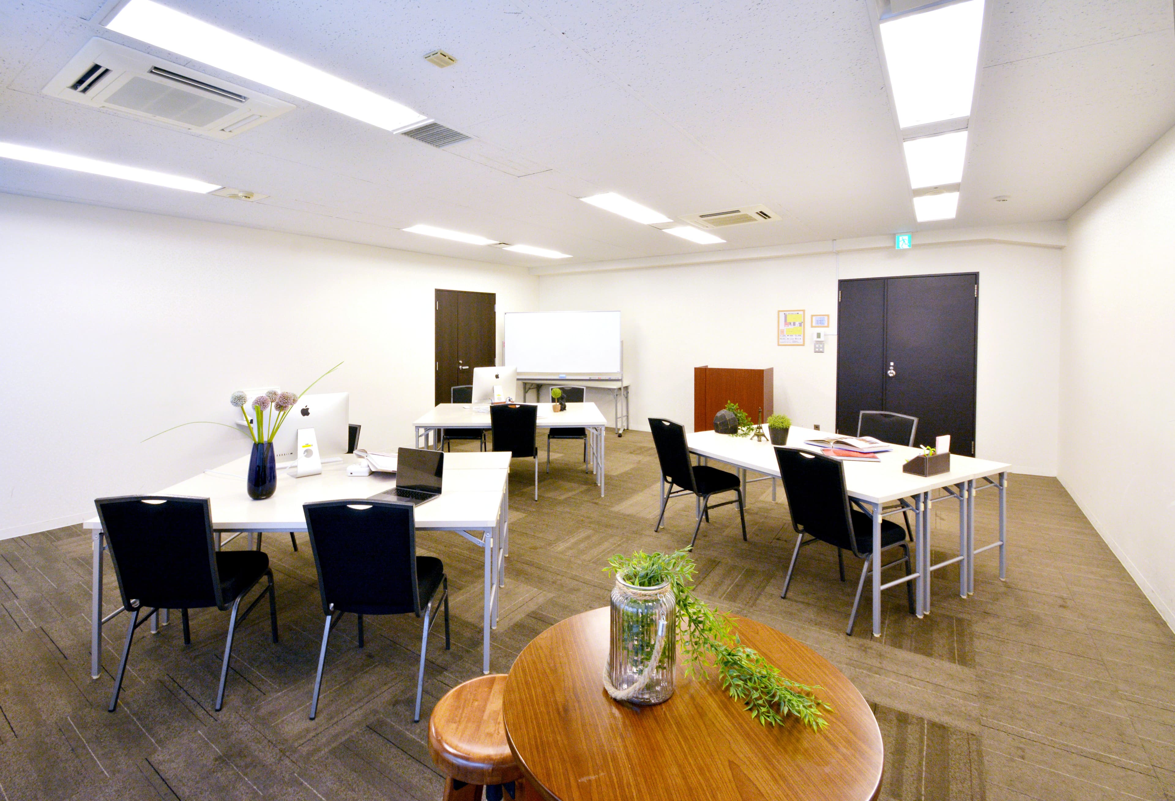 個室_イメージ画像。使用用途に合わせて室内をカスタマイズ可能なので、快適にお過ごしいただけます。