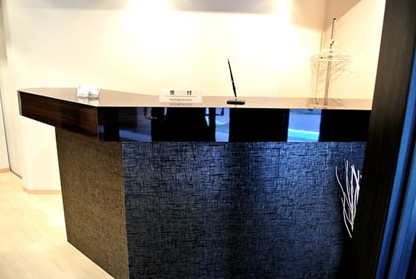 受付_平日9時~18時は受付秘書が常駐しています