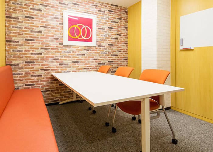 共用部_会議室。3つの会議室は無料で使うことができます。