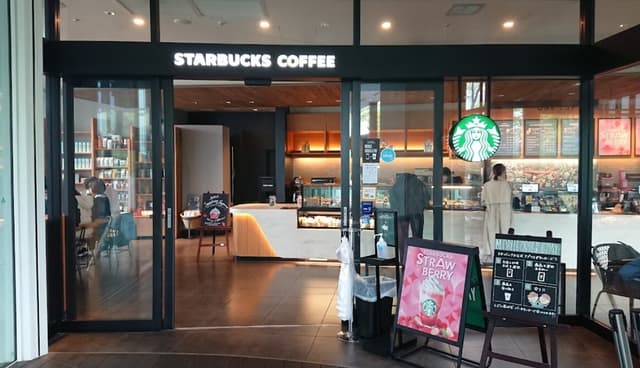 近隣のカフェ_スターバックスコーヒー 東急プラザ 表参道原宿店(徒歩3分)