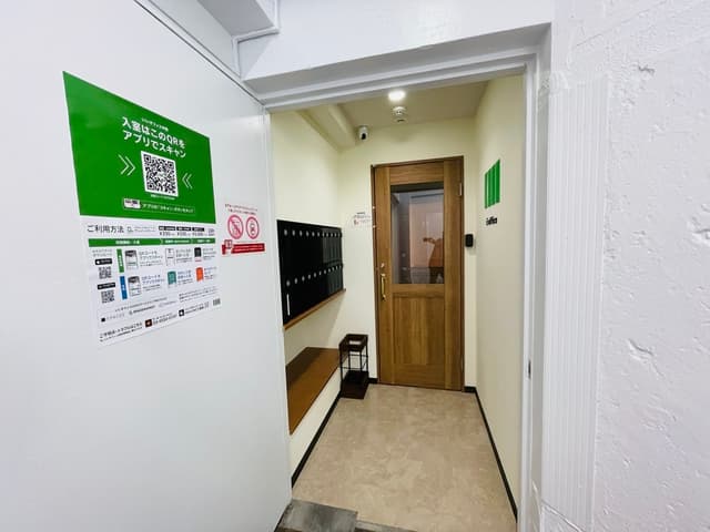 外観_入口。ポストが設置されています。