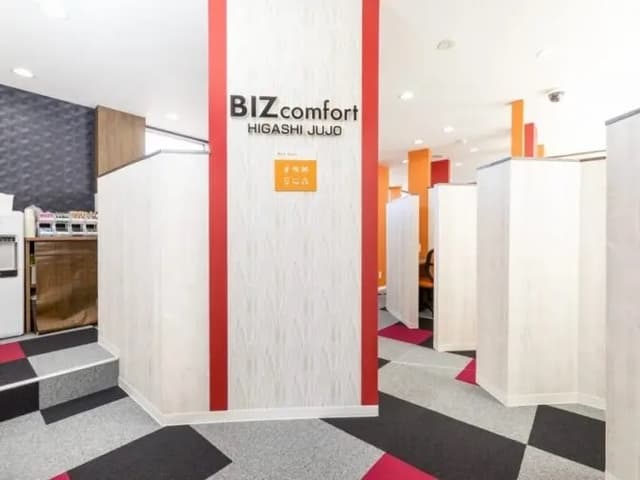 エントランス。カードキーで入退室を管理しています。©bizcomfort