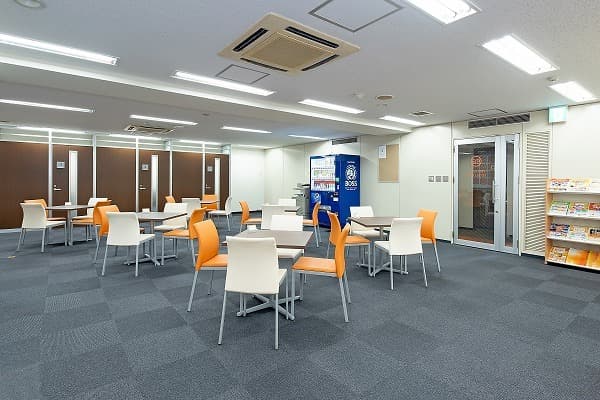 横浜のオープンラウンジは個室の方は無料で利用できます