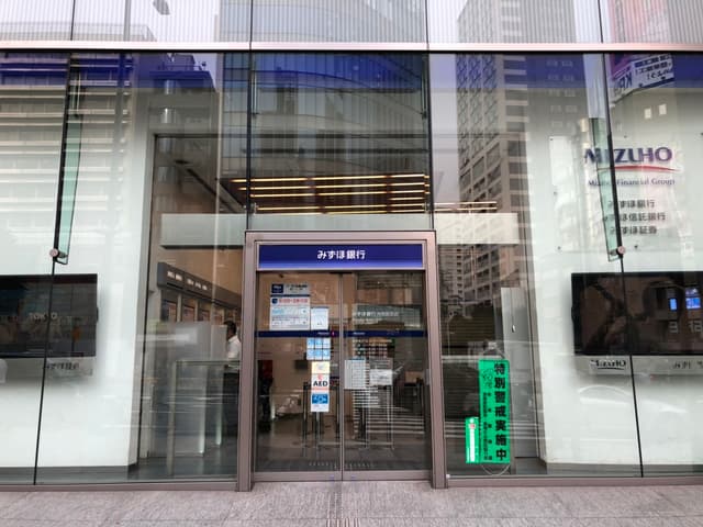周辺の銀行_徒歩3分の所にみずほ銀行外苑前支店があります。