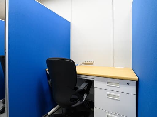 個室_資格の勉強や一人起業の際に利用できるスペースです。