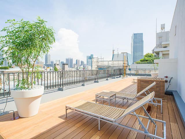 共用部_SKY TERRACE。青山を一望できる開放的な空間となっています。
