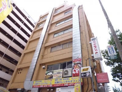 外観_オレンジ色の外観で、非常にかわいらしい建物です。