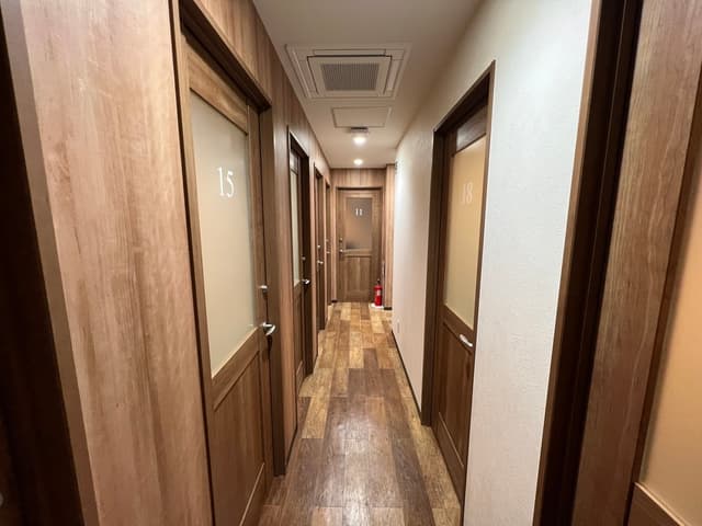共有部_通路。各部屋完全個室となっています。