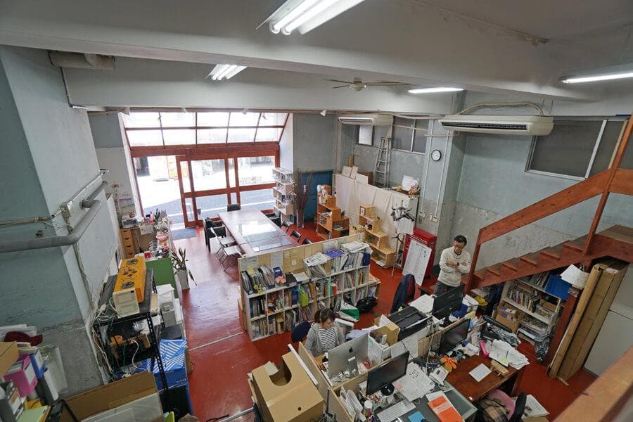 内観_シェアオフィス全体の写真です。広々としたスペースがあり、快適なオフィスライフが送れます。