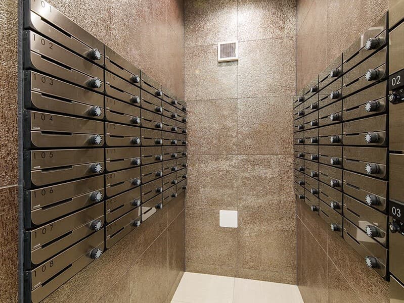 設備_専用ポスト。エントランスに設置。ご希望の住所宛に郵便物の転送も承ります。