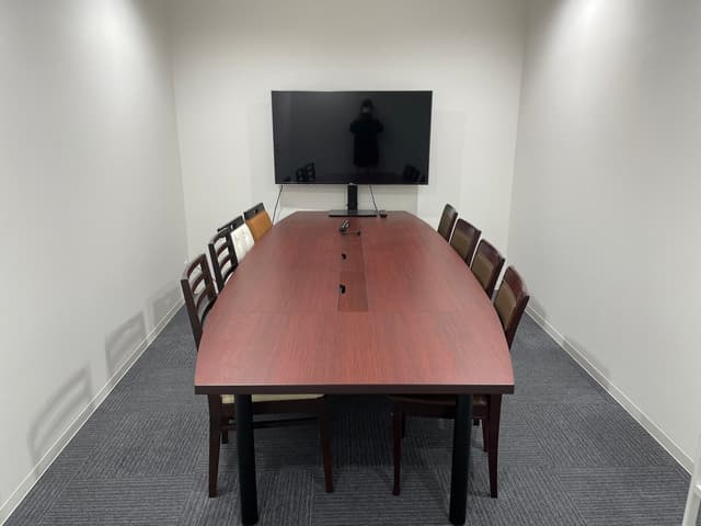 ミーティングルーム_様々なビジネスシーンでご利用いただける会議室がご用意されています