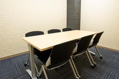 共有部_会議室。1日120分無料で会議室を利用できます(要予約)。