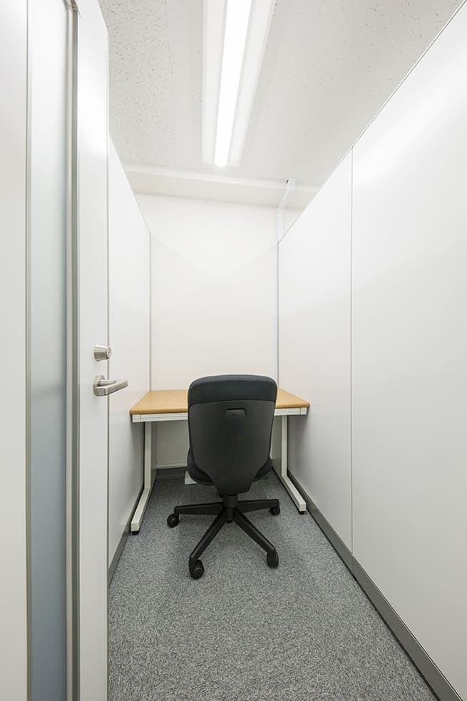 専有部_ブース席。パーテーションで区切られた1名用のお部屋です。