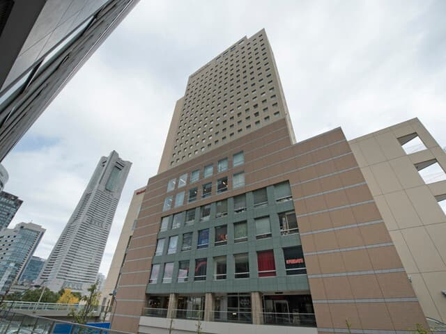 外観_複合商業施設「クロスゲート」内にあるため、来客者様への案内も容易です。