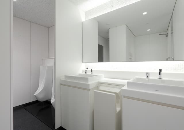 お手洗い_オフィス内の男性用お手洗いです
