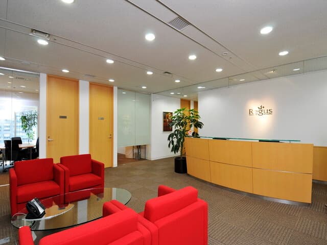 共用部_ビジネスラウンジ。簡単な打ち合わせが出来るスペースがラウンジにもあります。