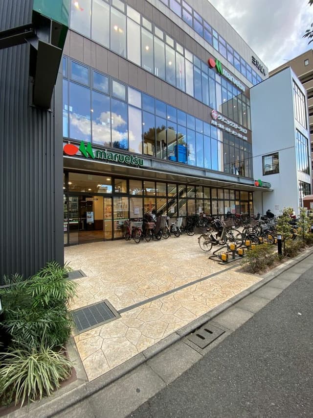 近隣の食料品店_マルエツ江戸川橋店(徒歩4分)