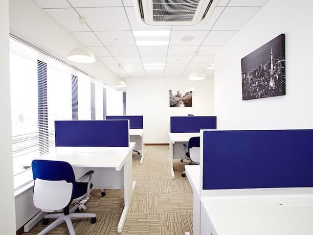 専用デスク_リザーブドコワーキング。自分専用の席をご利用いただけます。