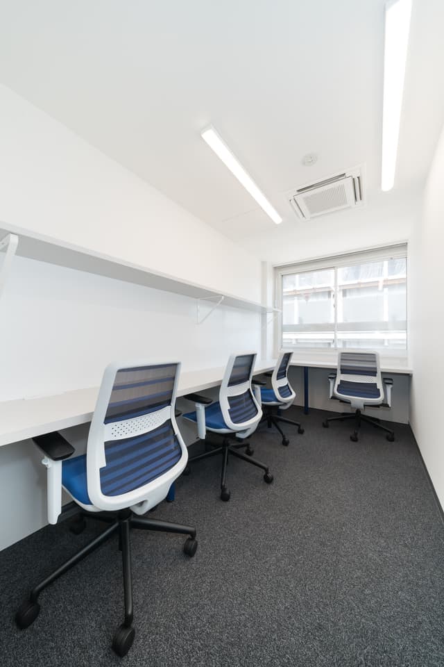 4人用ルーム_24時間利用可能な家具・郵便ポスト付きのオフィスです。